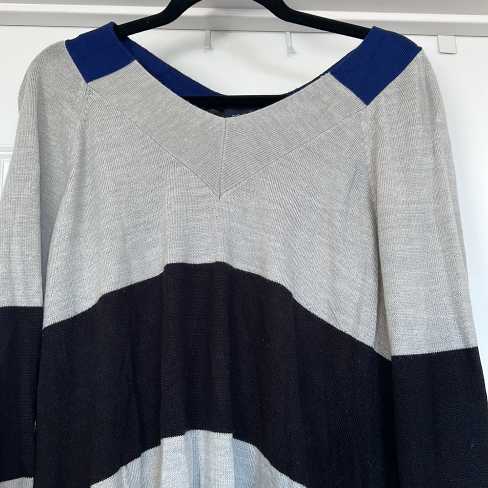 2X Color Block Sweater - Picture 2 of 4
